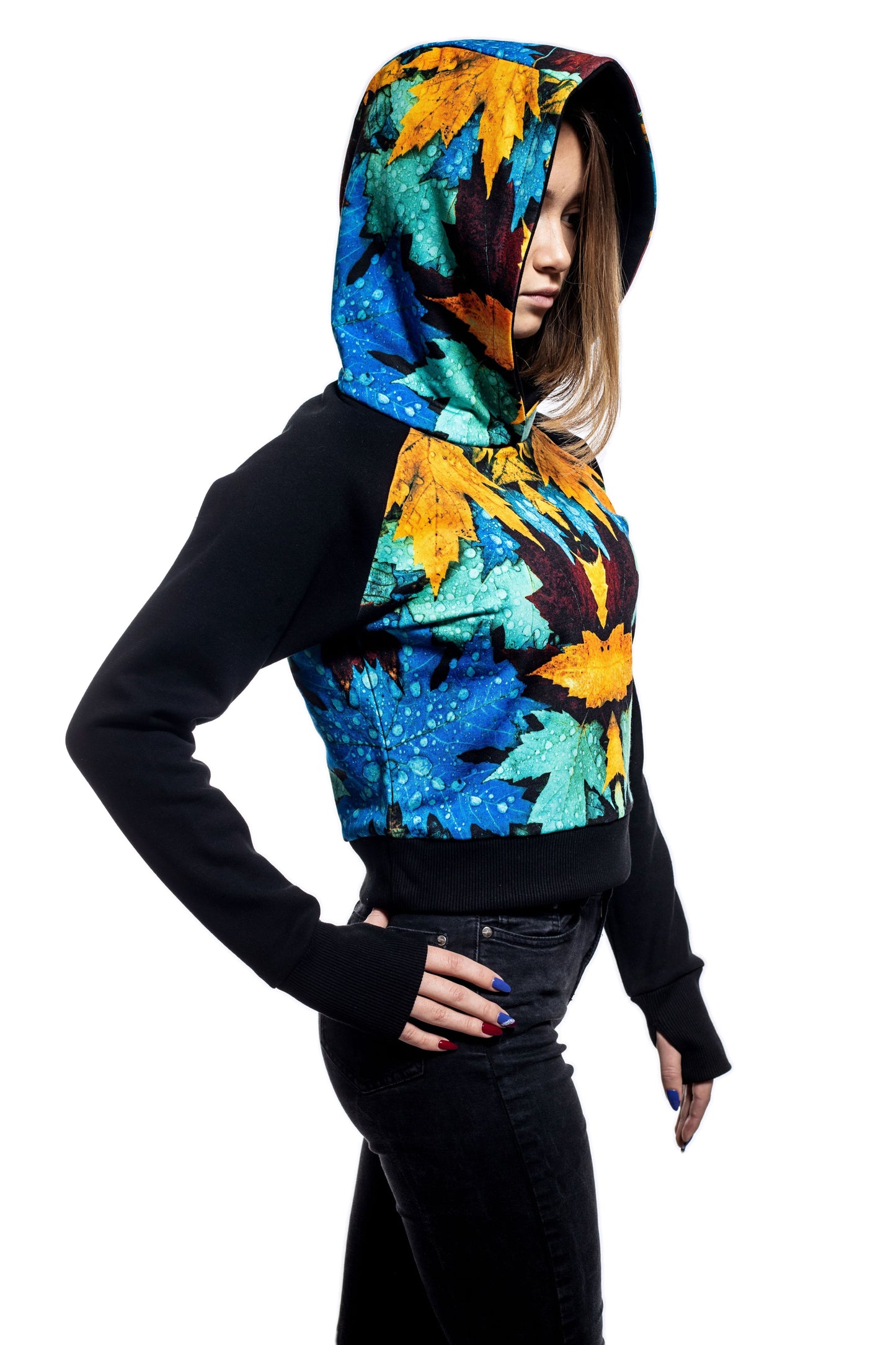 Дамски кроп суичър с качулка - худи с дълъг реглан-ръкав обло деколте