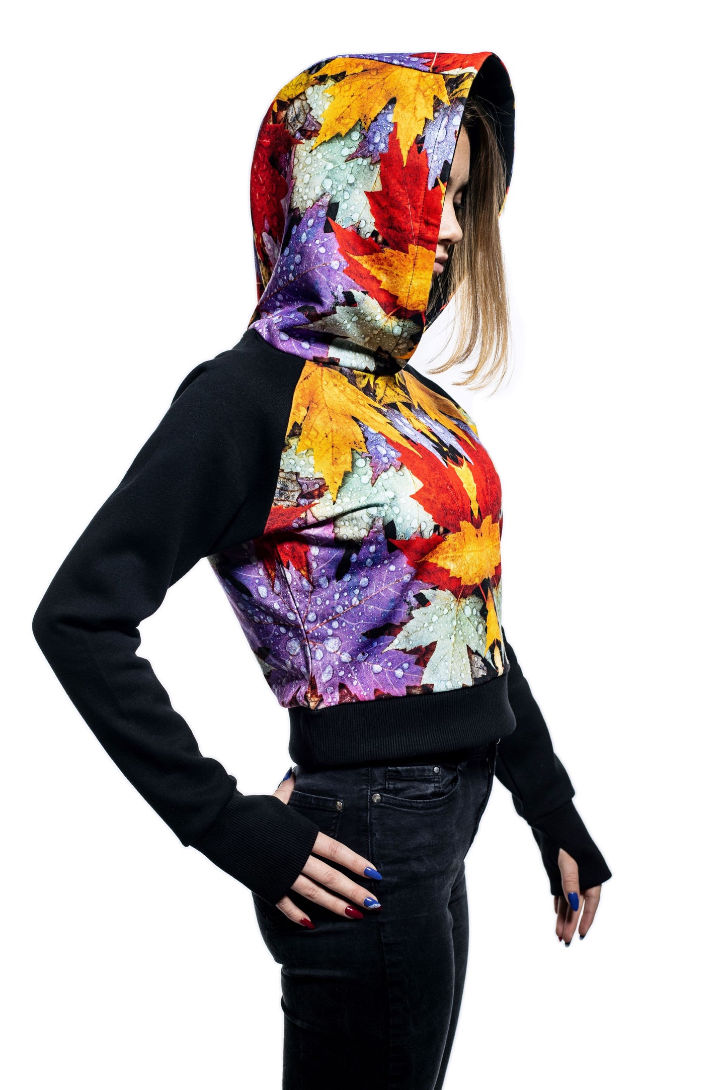 Дамски кроп суичър с качулка - худи с дълъг реглан-ръкав обло деколте