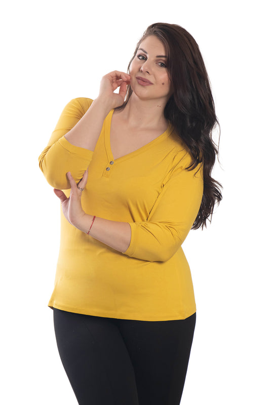 Дамска  блуза - тениска с 3/4 ръкав остро деколте с две декоративни копчета за карасота