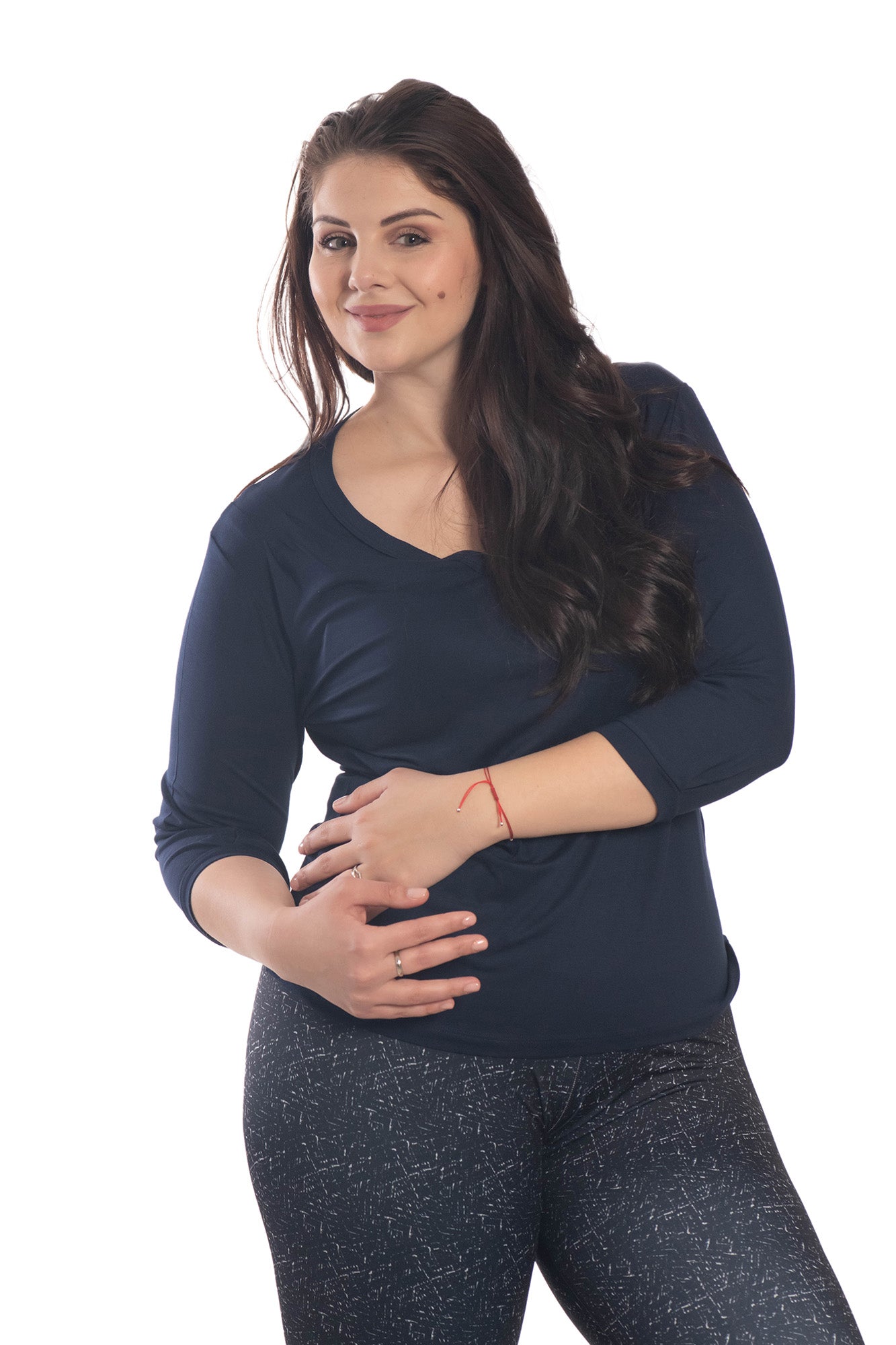 Дамска  блуза - тениска с 3/4 ръкав остро деколте с две декоративни копчета за карасота