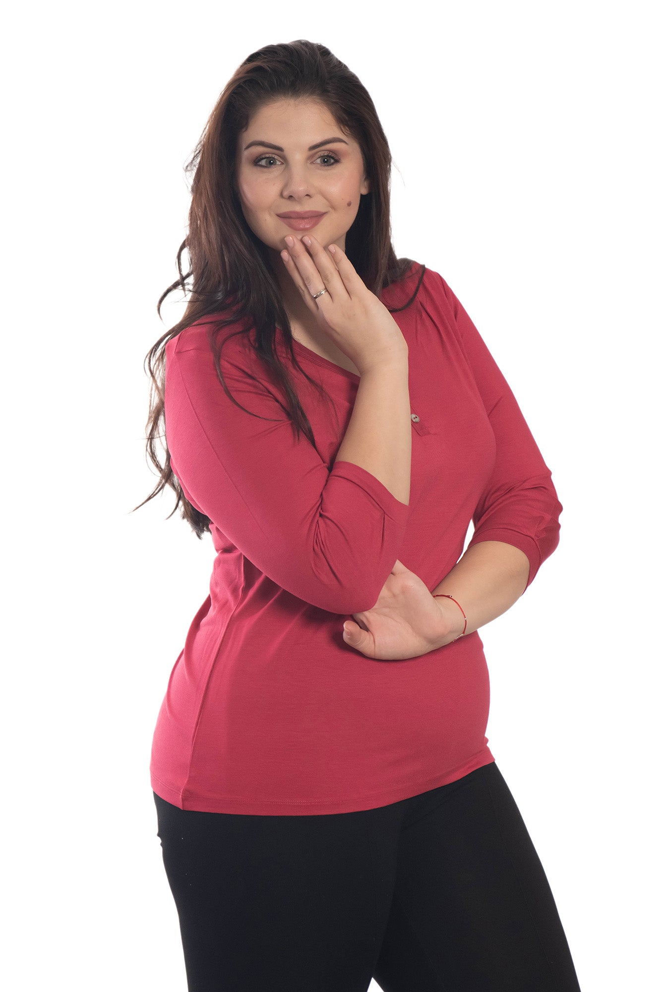 Дамска  блуза - тениска с 3/4 ръкав остро деколте с две декоративни копчета за карасота