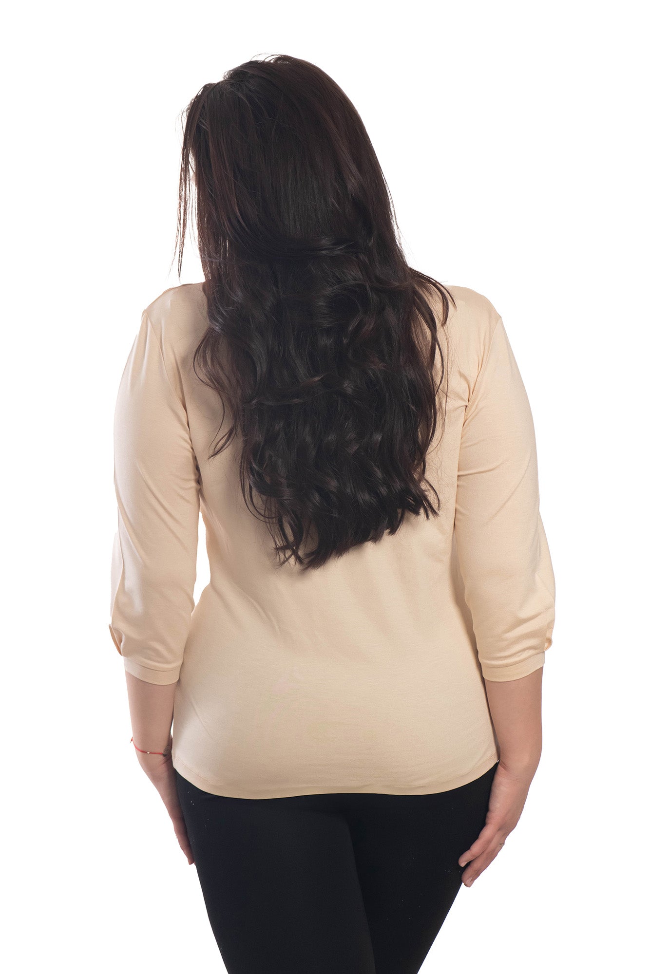 Дамска  блуза - тениска с 3/4 ръкав остро деколте с две декоративни копчета за карасота