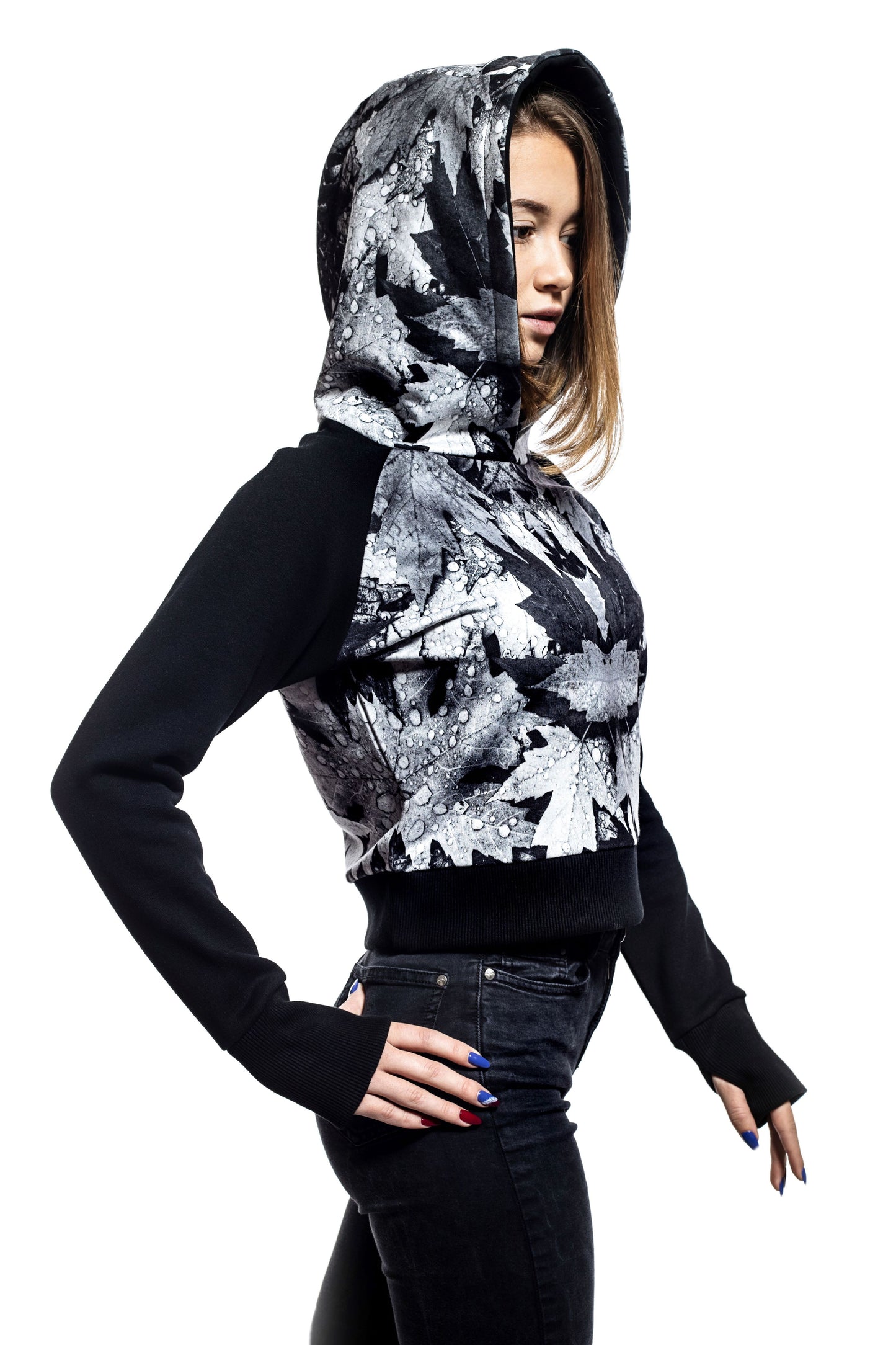 Дамски кроп суичър с качулка - худи с дълъг реглан-ръкав обло деколте