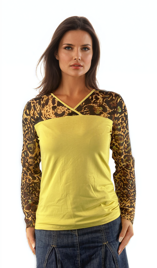 Дамска  блуза - тениска с дълъг ръкав остро деколте